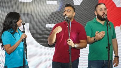 عمرو عبدالعزيز يشارك فرقة «أيامنا الحلوة» في حفل انطلاق «الجمهور»