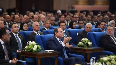 الرئيس السيسي يشهد جلسة المشروعات القومية والبنية التحتية