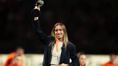 بالصور.. كأس العالم للسيدات يزين ملعب مباراة أتلتيكو مدريد وقادش