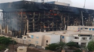 وزير الداخلية يتفقد موقع حريق مبنى مديرية أمن الإسماعيلية