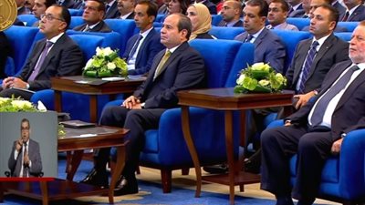 الرئيس السيسي: أنشأنا 8 مراكز لتصنيع مشتقات البلازما