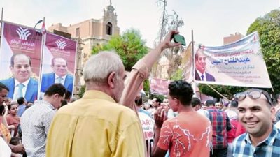احتشاد المواطنون بميدان الزراعيين ببني سويف لتأييد ترشح الرئيس السيسي