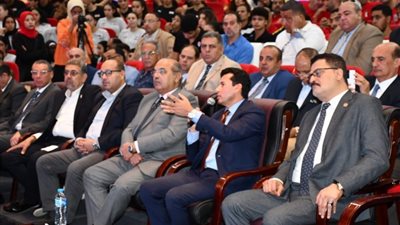 جلسة بين وزير الرياضة وروؤساء الاتحادات استعداد لباريس 2024