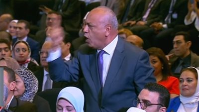 مصطفى بكري للرئيس السيسي: الشعب المصري كله معاك وعايزينك