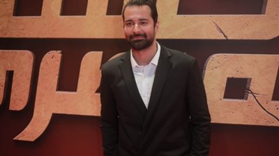 أحمد حاتم يحضر عرض فيلم «حسن المصري» بإحدى سينمات أكتوبر