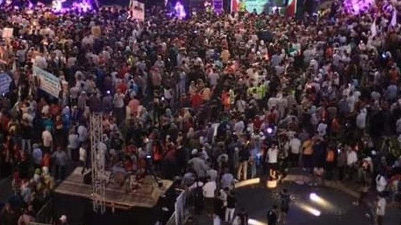 الآلاف يحتشدون لدعم الرئيس