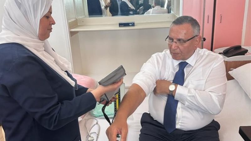 عبدالسند يمامه اثناء الكشف الطبى