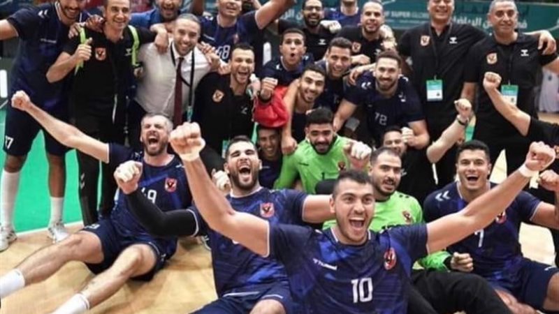 فرحة لاعبي النادي الأهلي باللقب
