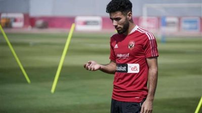 وكيل قندوسي: نسبة استمرار اللاعب مع الأهلي 50%