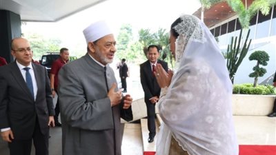 شيخ الأزهر من إندونيسيا: المرأة ساعدت في بناء المجتمع المسلم