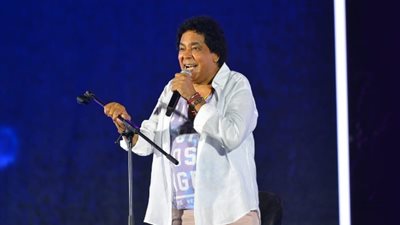 «مصر محتاجة فرحة»، أسعار وتفاصيل حفل محمد منير الليلة بمهرجان العلمين