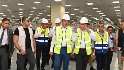 في أولى جولاته الميدانية، وزير قطاع الأعمال العام يتفقد مصانع غزل المحلة
