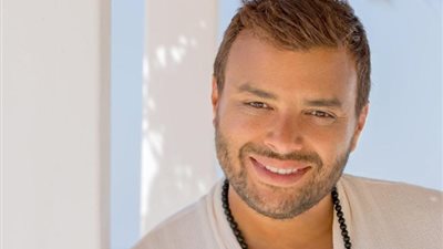 «أنا جامد كده كده»، رامي صبري يروج لأحدث ألبوماته