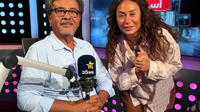 عمرو عرفة يطمئن الجمهور على صحة الزعيم: «عادل إمام زي الفل»