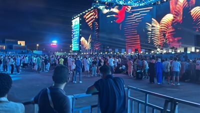 مهرجان العلمين، بدء توافد الجمهور على حفل محمد منير