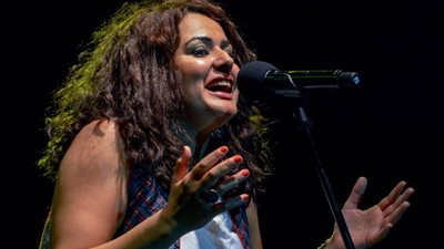 ما بترحل حناجركم، دينا الوديدي تشدو من قلب العلمين تضامنا مع فلسطين