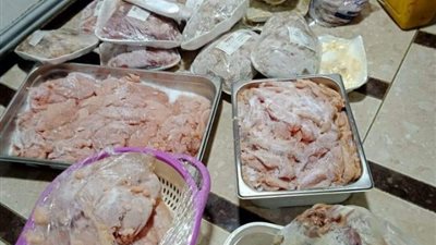 ضبط 2.5 طن أغذية ولحوم ومنتجات ألبان فاسدة بدمياط