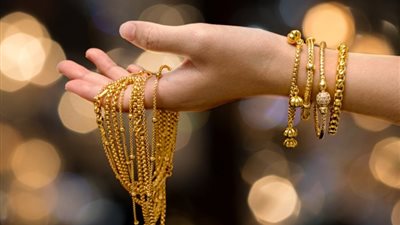 عيار 21 يتراجع 10 جنيهات، انخفاض أسعار الذهب في منتصف تعاملات اليوم