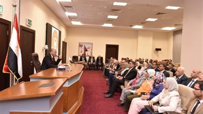 10 توجيهات من وزير العمل لمديري المديريات بالمحافظات (صور)