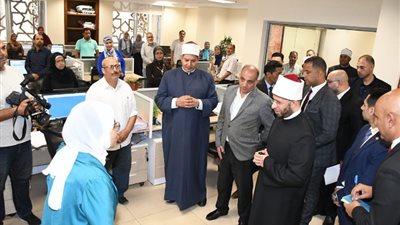 وزير الأوقاف يلتقي موظفي ديوان عام الوزارة ويستمع لطلباتهم (صور)