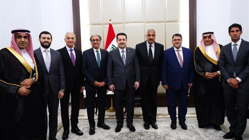 رئيس وزراء العراق مع رجال الأعمال المصريين والسعوديين والعر