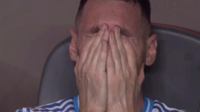 لحظة انهيار ليونيل ميسي