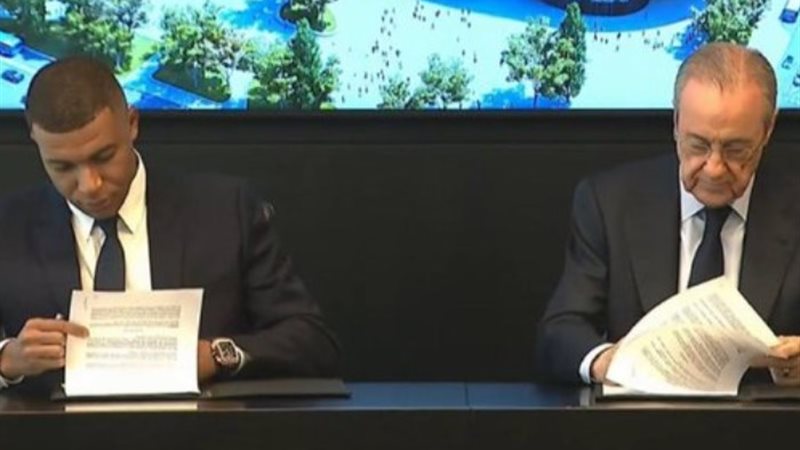 مبابي يوقع على عقود انضمامه إلى ريال مدريد