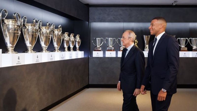 مبابي ورئيس ريال مدريد