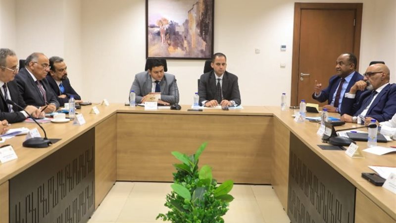 خلال الاجتماع