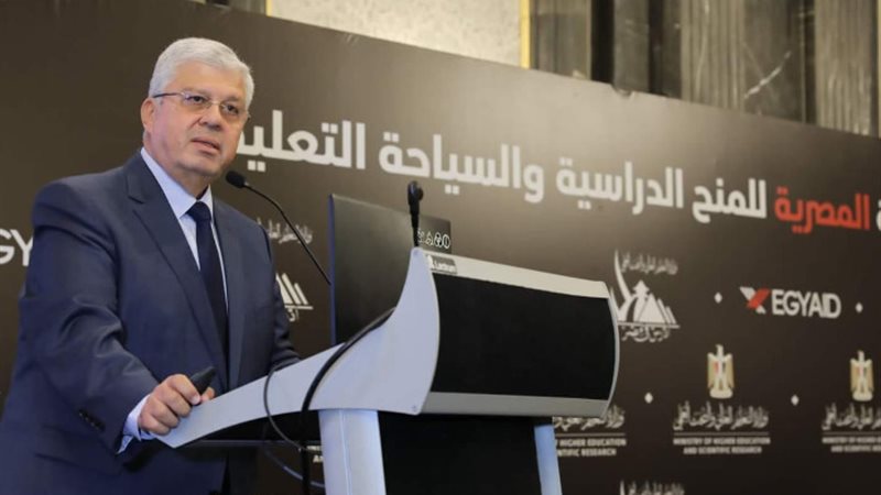 الدكتور أيمن عاشور وزير التعليم العالي والبحث العلمي
