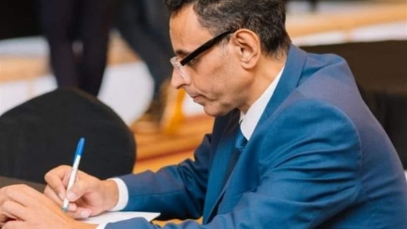 أشرف صقر