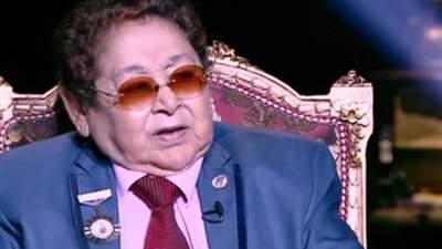 طاقية الإخفاء ومعبودة الجماهير، أشهر أعمال موظف الرئاسة الراحل أحمد فرحات