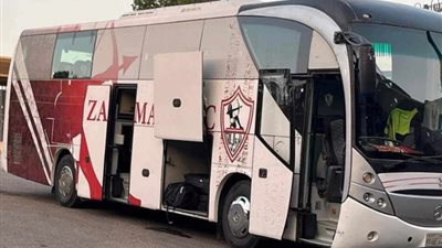 حافلة الزمالك تصل استاد السلام استعدادا لمواجهة الداخلية