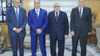 نقيب المحامين يزور رئيس مجلس الدولة ويهنئه بمنصبه الجديد