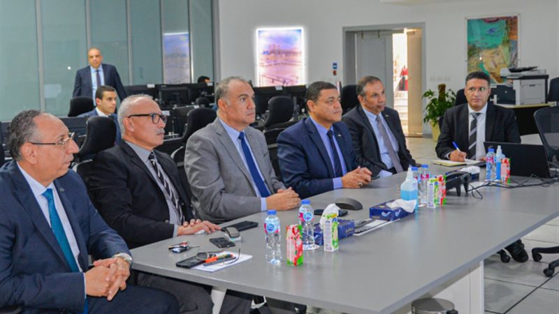 خلال الاجتماع