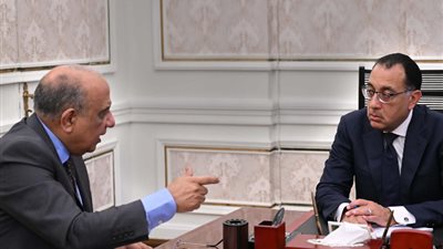 رئيس الوزراء يستعرض موقف مشروع الربط الكهربائي مع السعودية