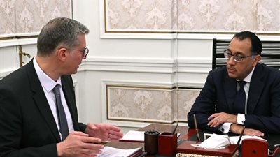 رئيس الوزراء يلتقي وزير البترول لبحث توفير الغاز لمحطات الكهرباء