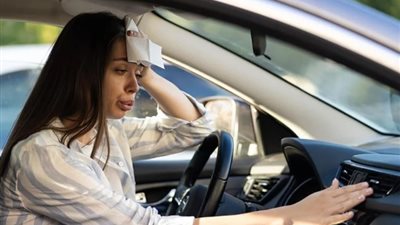 صيف حار ومخاطر كبيرة، ظاهرة غريبة تهدد سلامة سيارتك بسبب زجاجة ماء