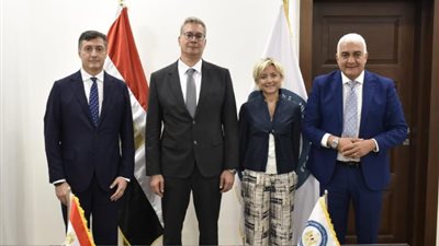 وزير البترول يتفق مع شركة إيني الإيطالية على تكثيف أعمال الاستكشاف بمصر