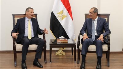 كارت الفلاح ومشروع «هدهد» على طاولة اجتماع وزيري الاتصالات والزراعة
