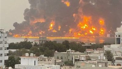أول رد من الحوثيين على الضربة الإسرائيلية بميناء الحديدة