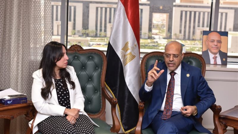 وزير العمل ومسئولي مبادرة إبدأ