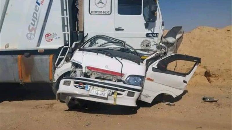 تصادم سيارة نقل بسيارة ميكروباص _ أرشيفية