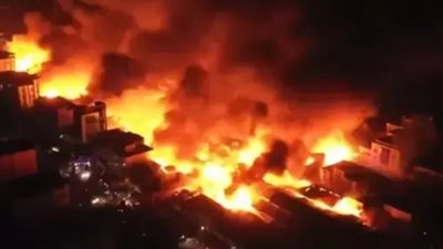 حريق هائل يلتهم مخزن أمام جراج العتبة ومحاولات مكثفة للسيطرة