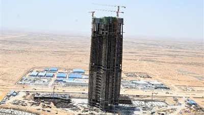 من الطابق الـ 51، رئيس الوزراء يتفقد البرج الأيقوني الجديد بمدينة العلمين