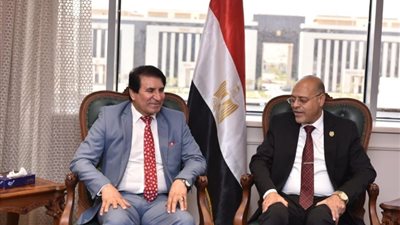 وزير العمل يستقبل وفدا من النقابة العامة للعاملين بالبترول والكيماويات الأردنية (صور)