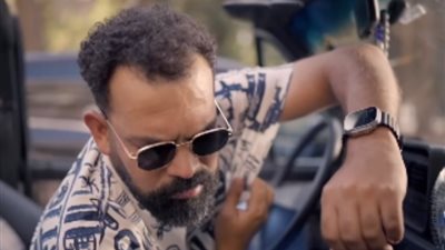 «ما بقتش كحيان» مهرجان العلمين يقدم خالد عليش بشكل جديد (فيديو)