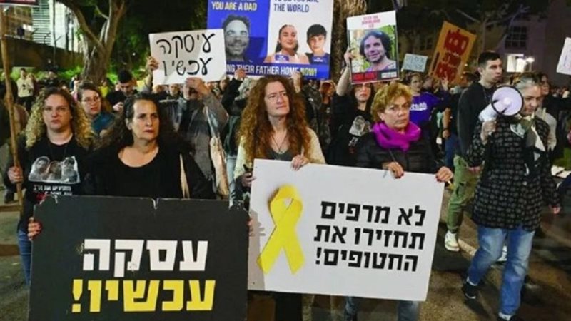 متظاهرون يطالبوا بعقد صفقة تبادل للأسري