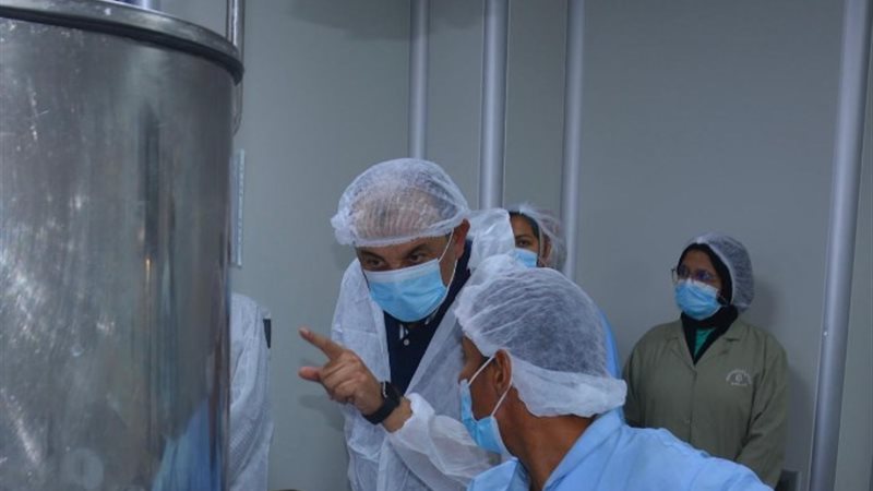 الوزير خلال الجولة