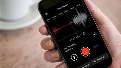 «آبل» تختبر تسجيل المكالمات الهاتفية في آيفون بنظام iOS 18